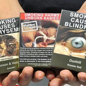 Минздрав попросили обезличить сигаретные пачки