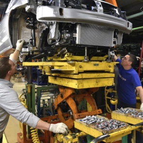 Правительство увеличит частоту выплат бюджетных субсидий автопроизводителям