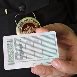 В Госдуме поддержали досрочный возврат прав за «хорошее поведение»