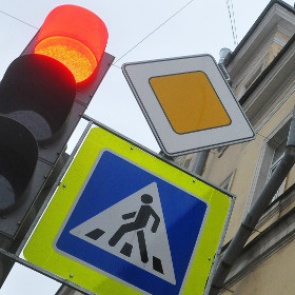 Медведев изменил правила дорожного движения