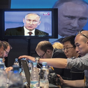 Песков назвал дату проведения прямой линии Путина с россиянами