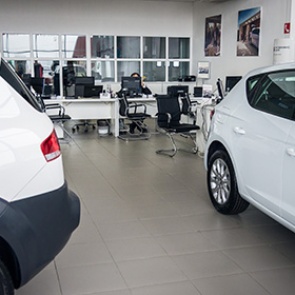 Продажи новых легковушек в марте рухнули на 42,5 процента