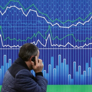 Курсы доллара и евро упали до годового минимума