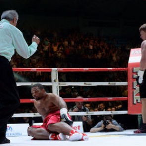 Поветкин выиграл бой на второй минуте