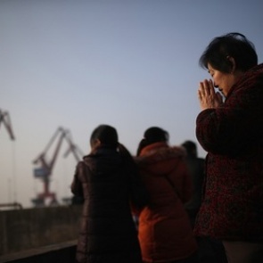 На Янцзы затонул теплоход с почти полутысячей людей на борту