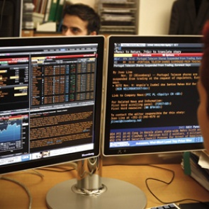 Евро упал к доллару на 0,5 процента после греческого референдума