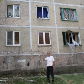 Школа и шесть жилых домов попали под обстрел в Донецке