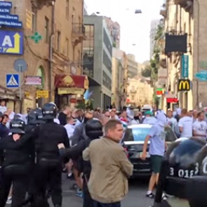 Фанаты киевского «Динамо» и поляки подрались на майдане Незалежности