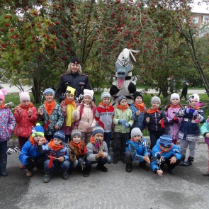 Автоинспекторы и юные ачинцы провели акцию «Пешеходам - безопасные дороги!»