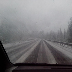 Дорожные полицейские в Ачинске призывают соблюдать прогноз безопасности