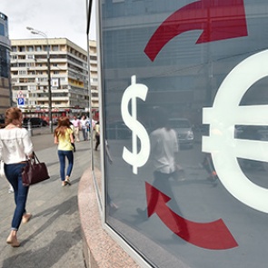 Курс евро опустился ниже 70 рублей