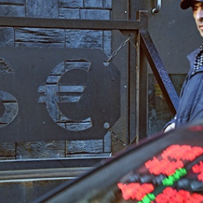 Курс доллара превысил 62 рубля