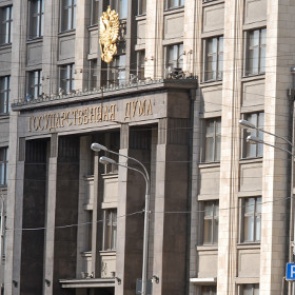 Минфин предложил удвоить зарплаты чиновников аппарата Госдумы