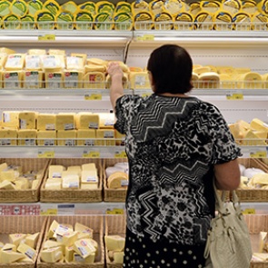 Российские ученые подсчитали расходы населения на импортные продукты