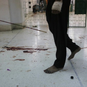 В Бангладеш около 100 человек пострадали из-за взрывов в мечети