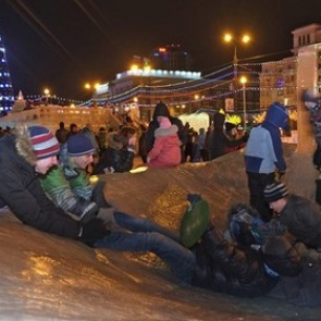 Почти две трети россиян сократят расходы на новогодний праздник