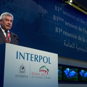 Двоих подозреваемых в парижских терактах объявили в международный розыск