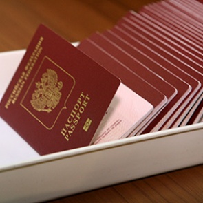 Россиянам разрешили иметь два загранпаспорта