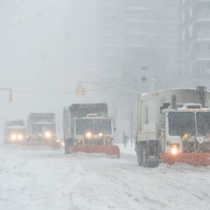 Число жертв снежной бури на востоке США достигло 18