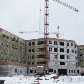 В здании перинатального центра начались работу по установке окон