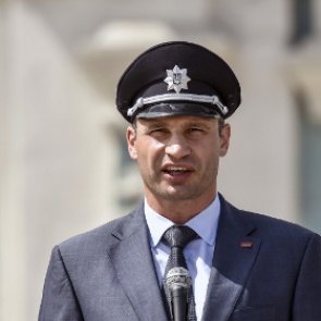 Кличко извинился за свое украинское происхождение