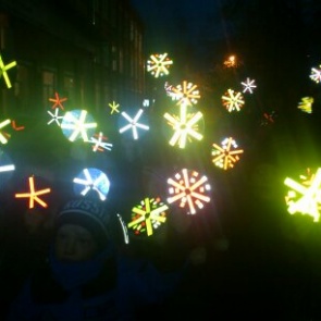 В Ачинске центральные улицы засветились по-новому благодаря полицейским и школьникам