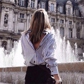 Женщины начали носить рубашки задом наперед