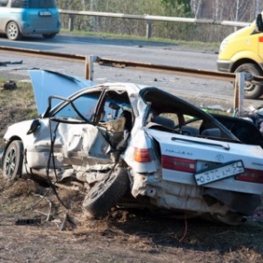 Видео аварии с участием экс-главы ГИБДД: джип за секунду снес машину с девушками