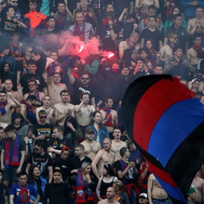 Российские футбольные болельщики стали реже материться на матчах