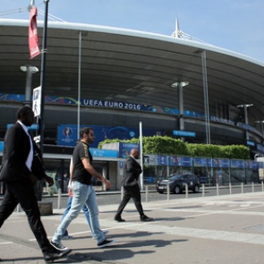 Болельщикам запретили проносить на стадионы Евро-2016 туалетную бумагу