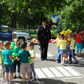 Госавтоинспекторы торжественно открыли площадку по ПДД для юных участников дорожного движения