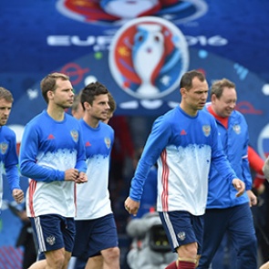 Сборная России оказалась на самом низком с 1998 года месте в рейтинге ФИФА