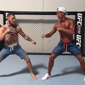 Роналду вышел на ринг с чемпионом UFC Макгрегором