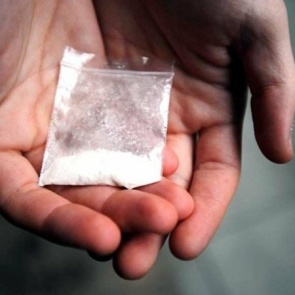 Полицейские в Ачинске пресекли сбыт наркотиков в крупном размере