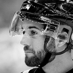 Чешский хоккейный арбитр умер после попадания шайбы в голову