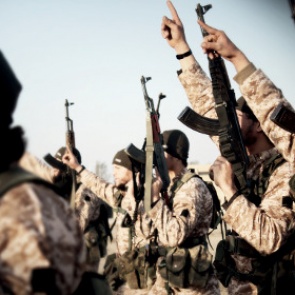 Террористы ИГ распяли трех жителей Ракки на крестах