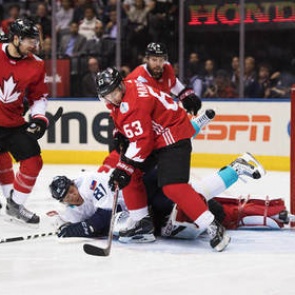 Канада одолела сборную Европы в первом матче финала Кубка мира по хоккею