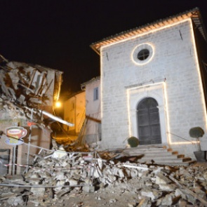 Власти Италии сообщили об одном умершем и одном пострадавшем при землетрясении