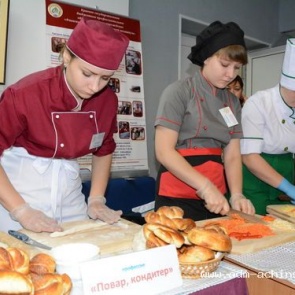 В Ачинске проходит ярмарка учебных рабочих мест