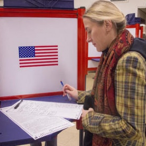 Трамп уступил Клинтон после обнародования результатов в 14 штатах