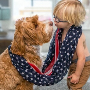 Дружба трехлетнего мальчика и пса прославила их в сети