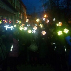 Дорожные полицейские провели среди юных ачинцев профилактическую акцию "Засветись"