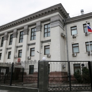 Российское посольство потроллило британские власти мемом с лягушонком Пепе