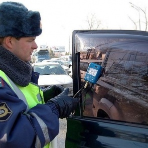 Дорожные полицейские в Ачинске усилят контроль за водителями автомобилей с тонированными стеклами
