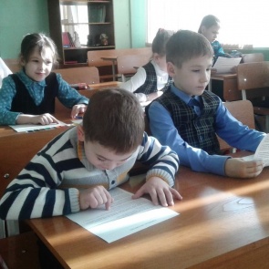 Госавтоинспекторы и общественность отметили лучших знатоков ПДД