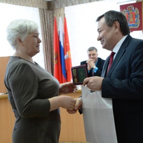 5 наград были вручены сегодня ачинцам за успехи в профессиональной и образовательной деятельности