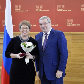 В преддверии Дня работника культуры Виктор Толоконский вручил деятелям культуры края государственные награды