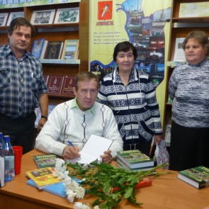 В Ачинске в рамках книжной ярмарки состоится встреча с писателем Владимиром Топилиным