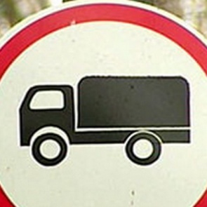 Госавтоинспекторы в Ачинске сообщают о временном ограничении движения грузовых транспортных средств