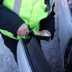 Дорожные полицейские в Ачинске усилят контроль за водителями автомобилей с тонированными стеклами